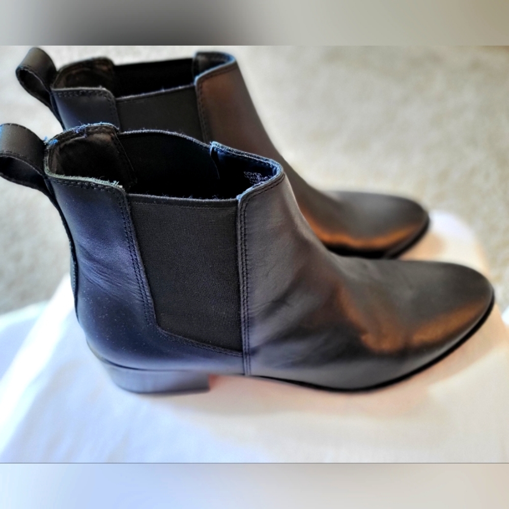 NWOT size 10 Steve Madden, Black leather Booties